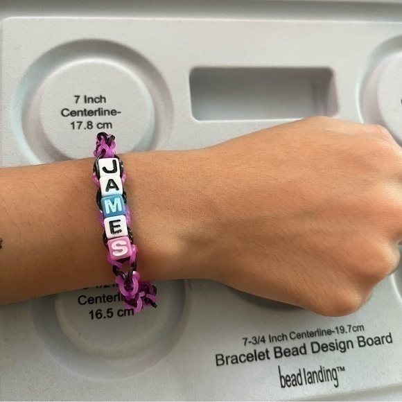 Rainbow Loom Bracelet 7-3/4 inches - Picture 1 of 3
